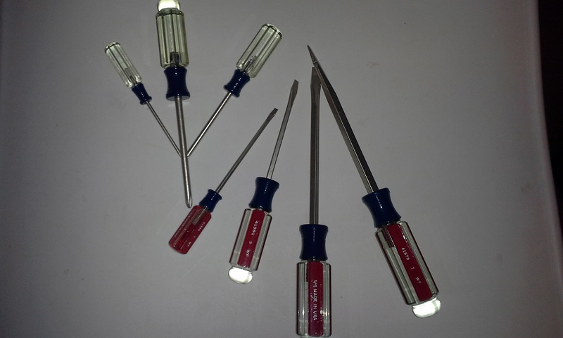 Craftsman flat and Phillips screwdrivers in various sizes. Came as part of a Craftsman tool set from my parents.